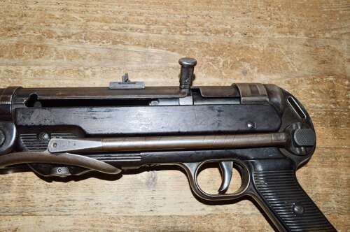 A 1942 DATED MP40 NEW SPEC DEACT . ALL MOVING PARTS NO DRY FIRE.