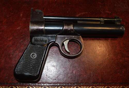 A VERY GOOD WEBLEY JUNIOR .177 AIR PISTOL.
