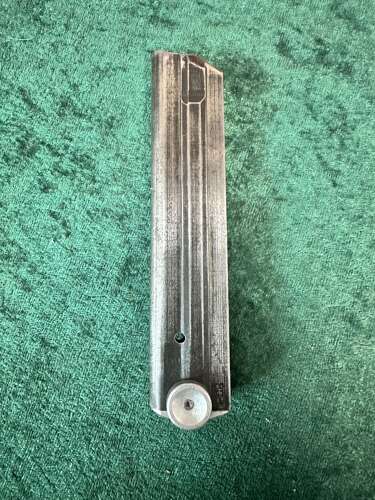 A original ww2 German luger mag . Aluminium base .