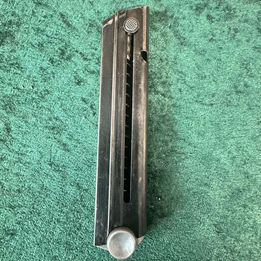 A original ww2 German luger mag . Aluminium base . waffenampt.