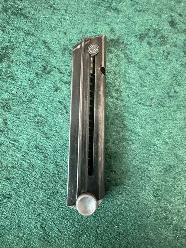 A original ww2 German luger mag . Aluminium base . waffenampt.